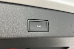 harmaa Volkswagen Golf 2024 kuva 14.