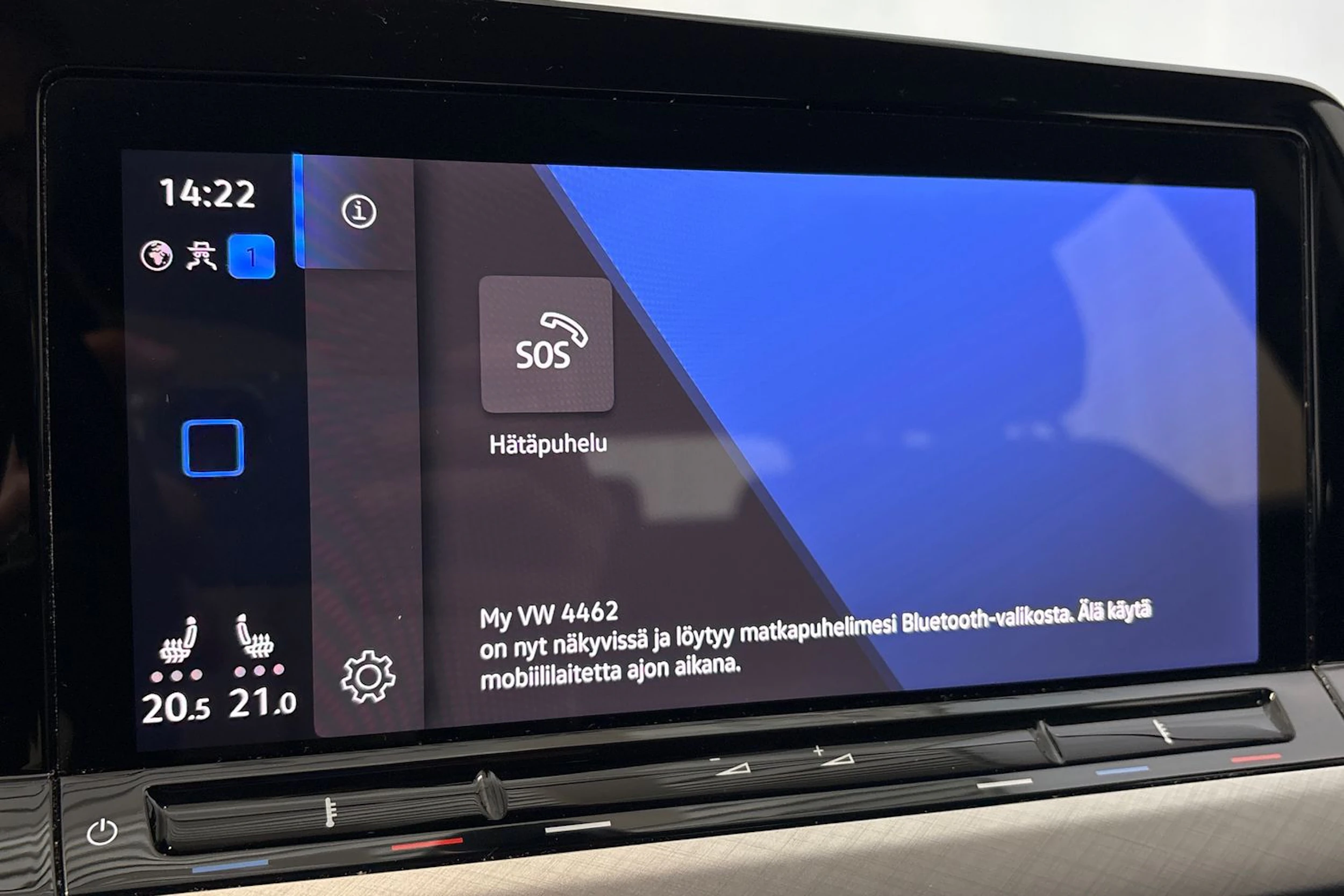 harmaa Volkswagen Golf 2024 kuva 16.