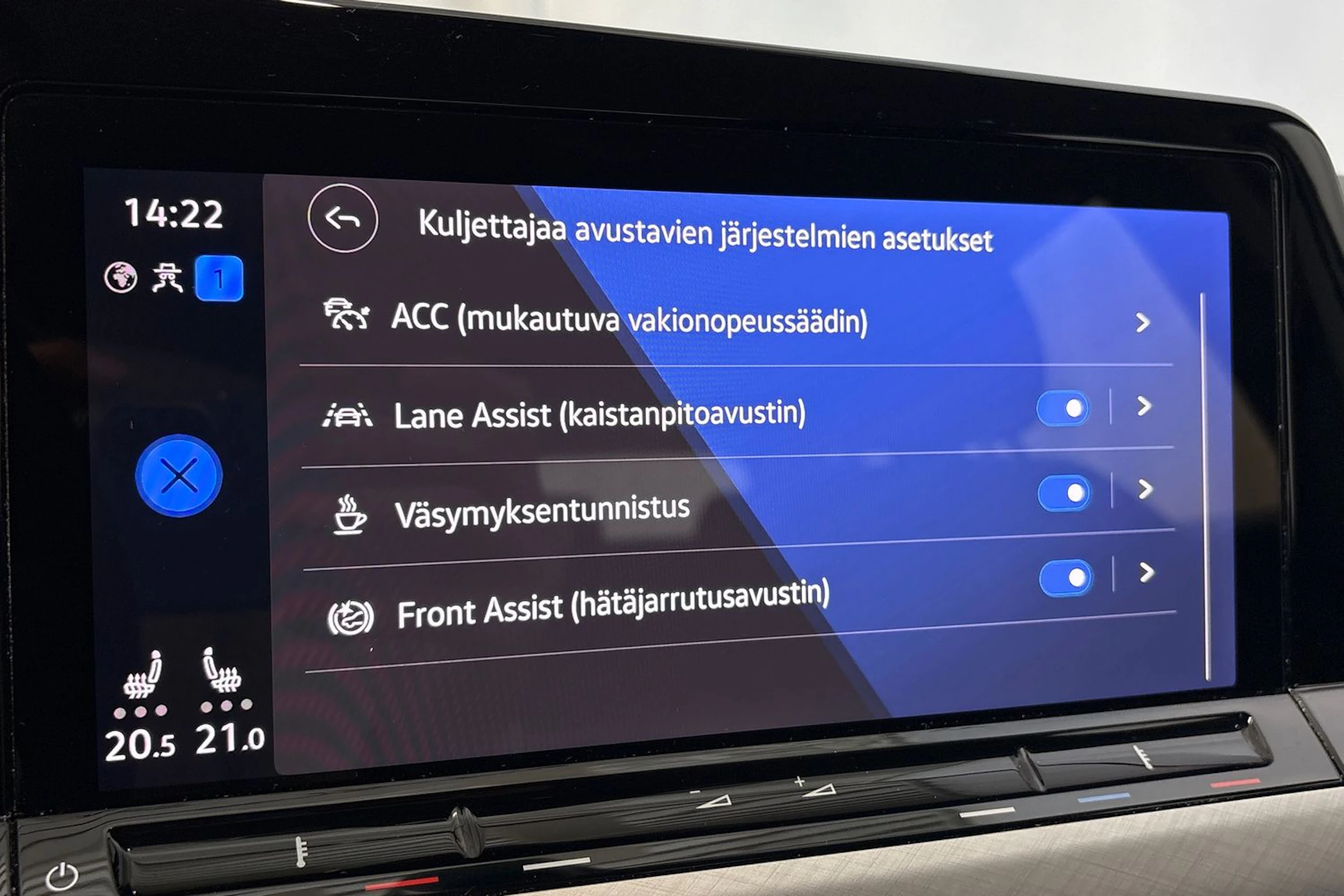 harmaa Volkswagen Golf 2024 kuva 19.