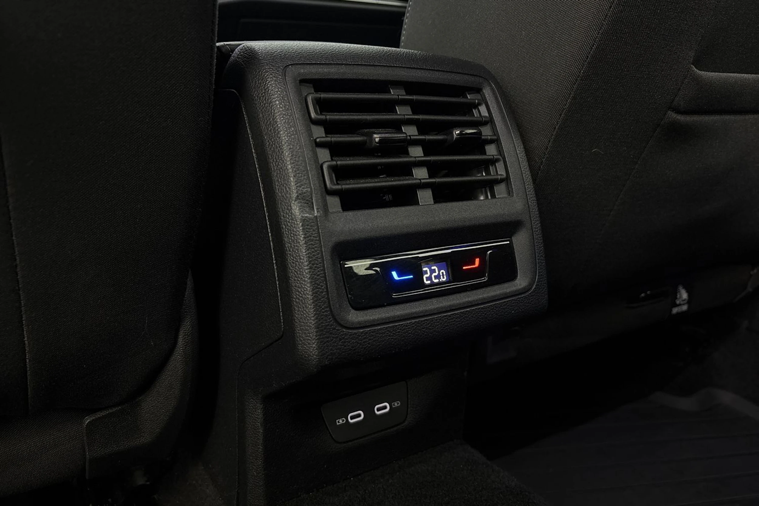 harmaa Volkswagen Golf 2024 kuva 28.