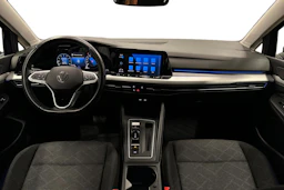 sininen Volkswagen Golf 2024 kuva 9.