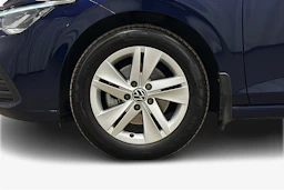 sininen Volkswagen Golf 2024 kuva 12.