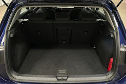 sininen Volkswagen Golf 2024 kuva 15.