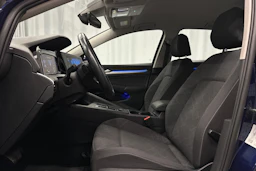sininen Volkswagen Golf 2024 kuva 17.