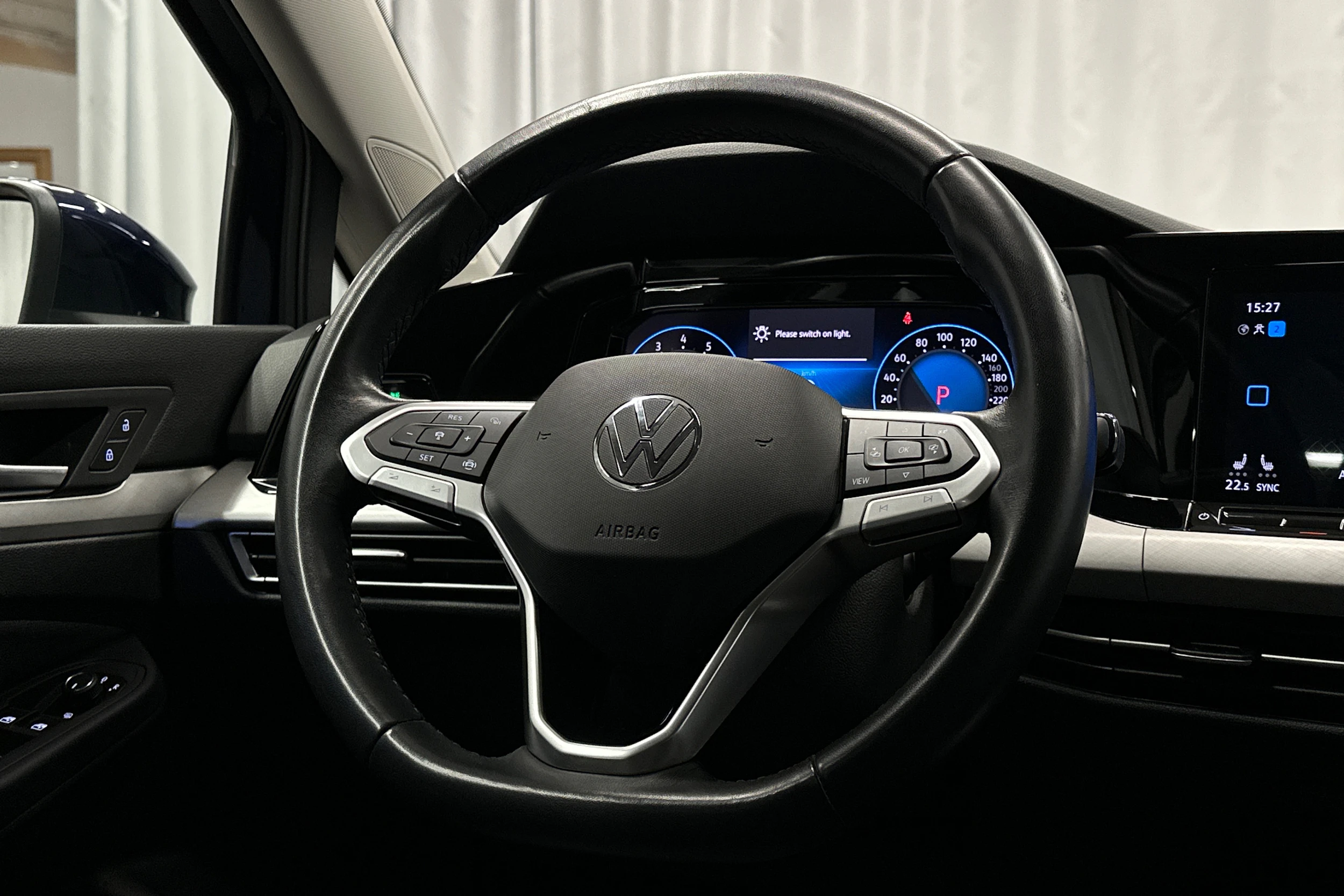 sininen Volkswagen Golf 2024 kuva 18.