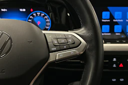 sininen Volkswagen Golf 2024 kuva 20.