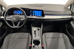 valkoinen Volkswagen Golf 2024 kuva 9.
