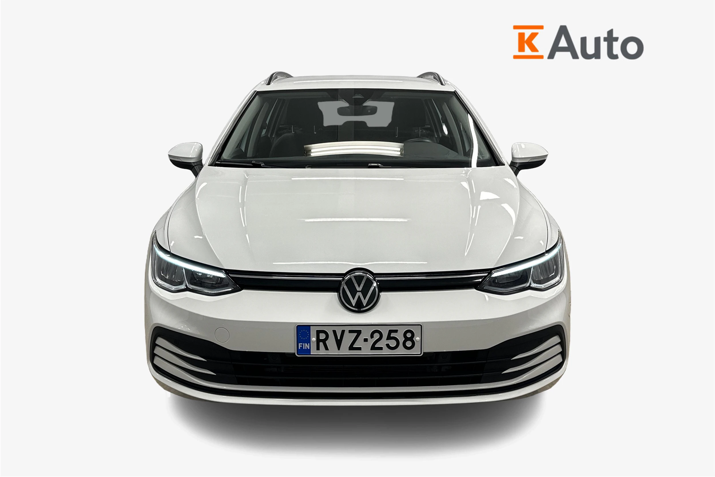 valkoinen Volkswagen Golf 2024 kuva 4.