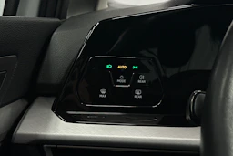valkoinen Volkswagen Golf 2024 kuva 15.