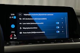 valkoinen Volkswagen Golf 2024 kuva 23.