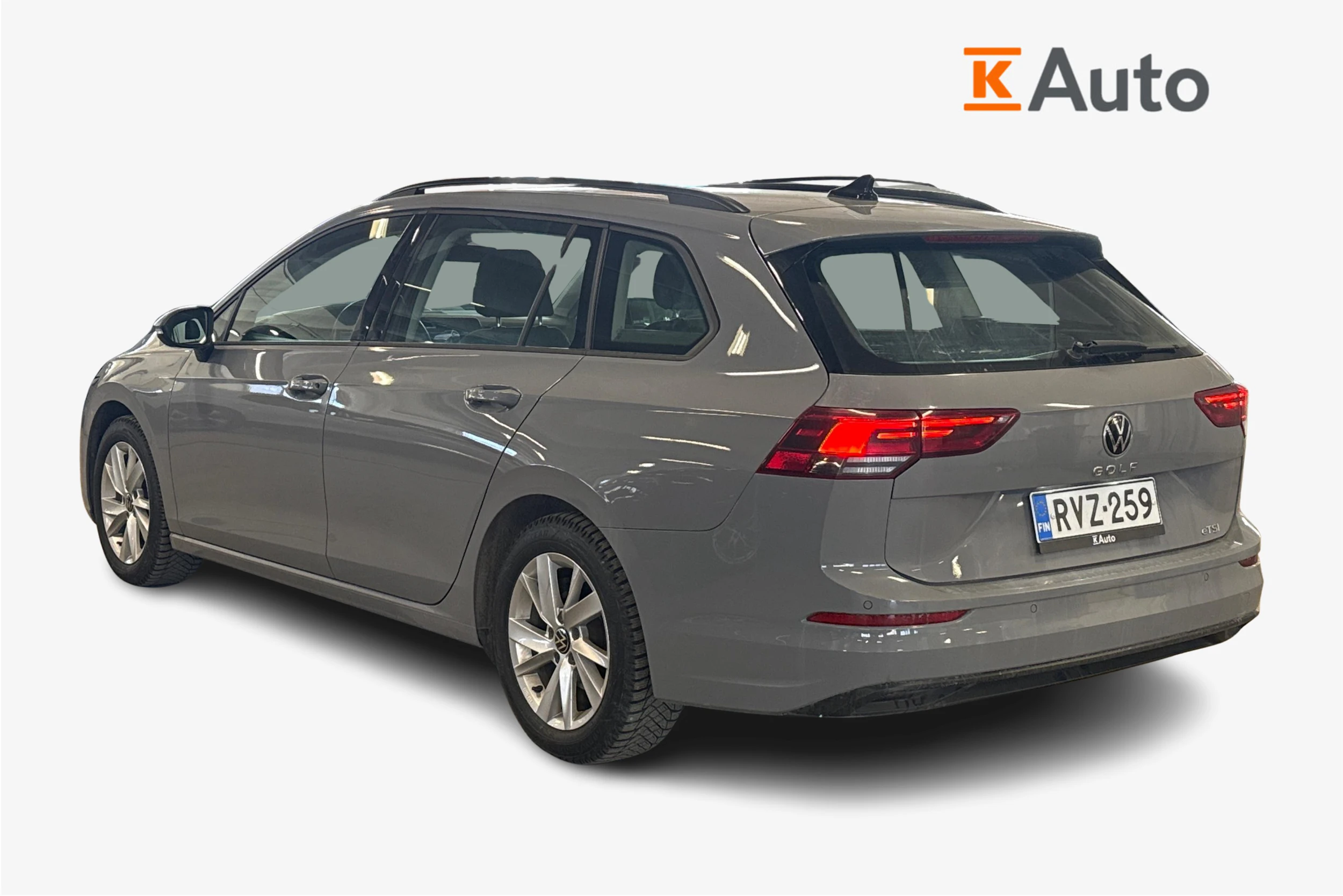 harmaa Volkswagen Golf 2024 kuva 2.