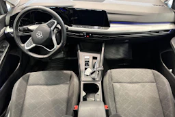 harmaa Volkswagen Golf 2024 kuva 9.