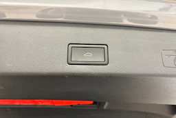 harmaa Volkswagen Golf 2024 kuva 19.