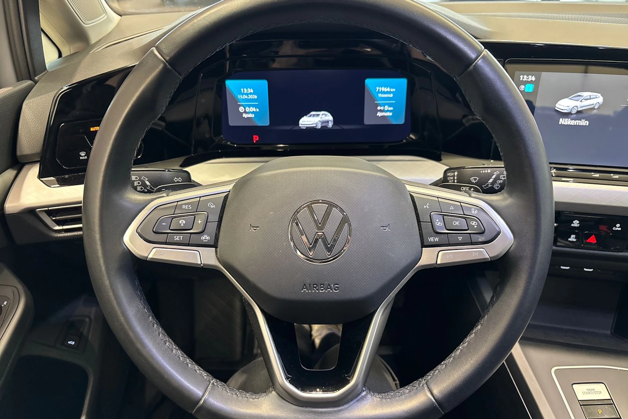 harmaa Volkswagen Golf 2024 kuva 20.