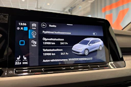 harmaa Volkswagen Golf 2024 kuva 27.