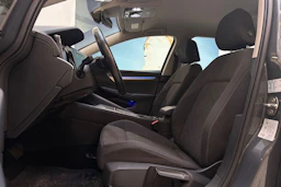 harmaa Volkswagen Golf 2024 kuva 11.