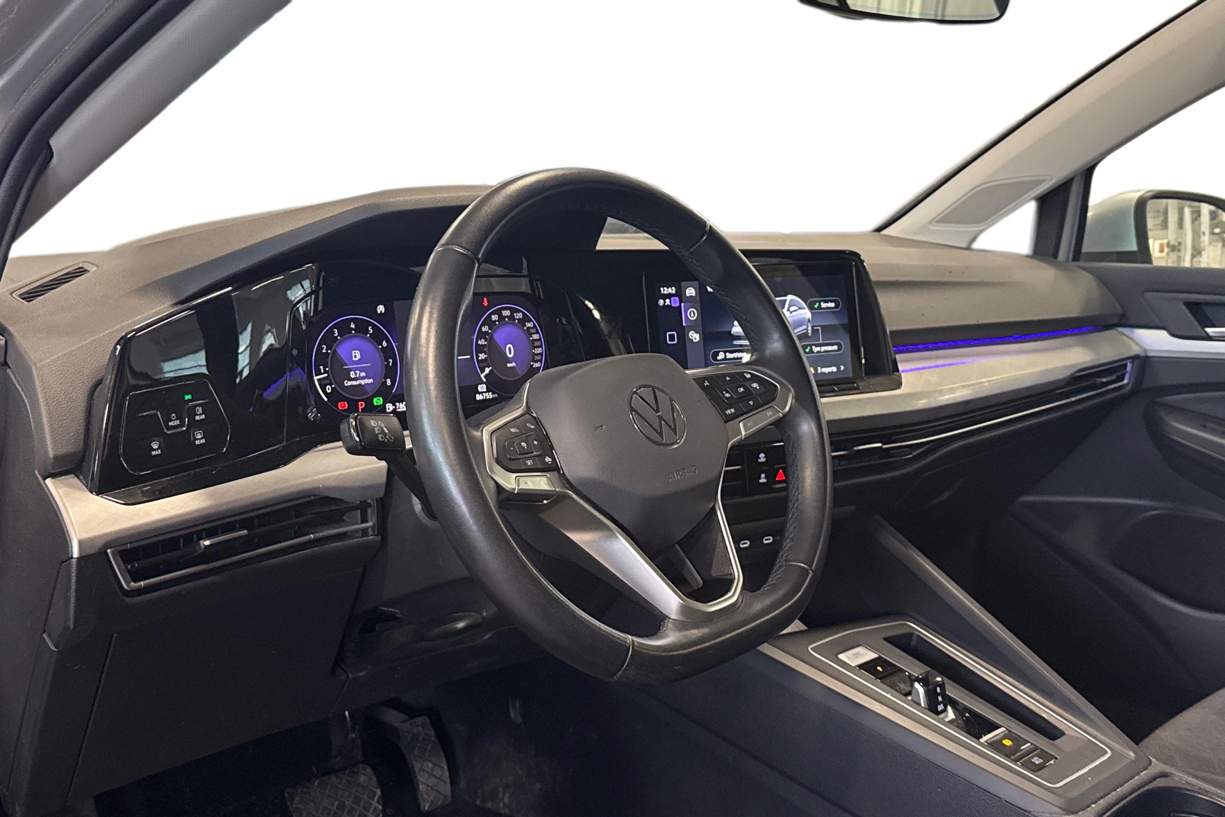 harmaa Volkswagen Golf 2024 kuva 3.