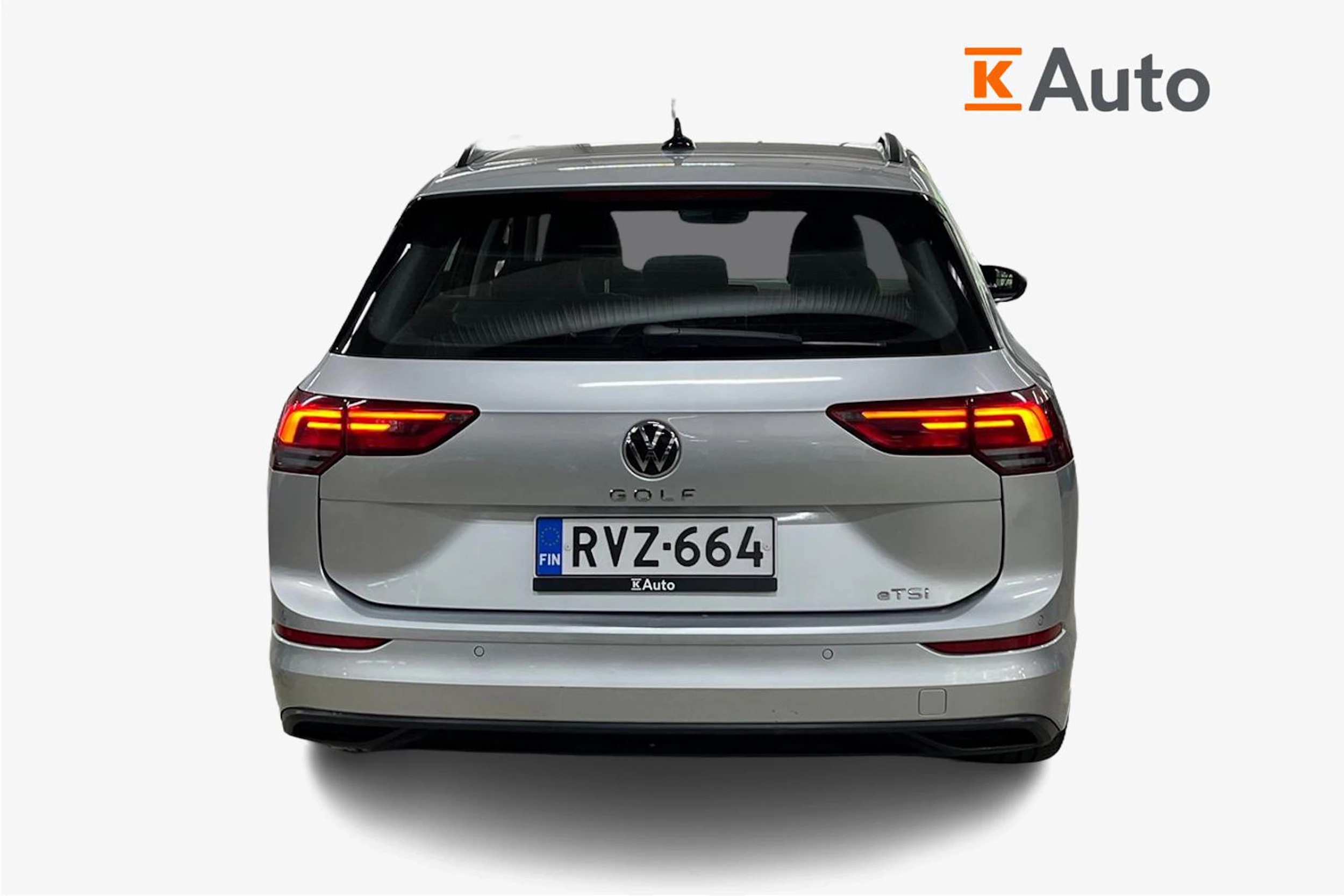 harmaa Volkswagen Golf 2024 kuva 4.