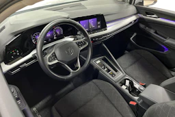 harmaa Volkswagen Golf 2024 kuva 8.