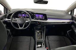 harmaa Volkswagen Golf 2024 kuva 9.
