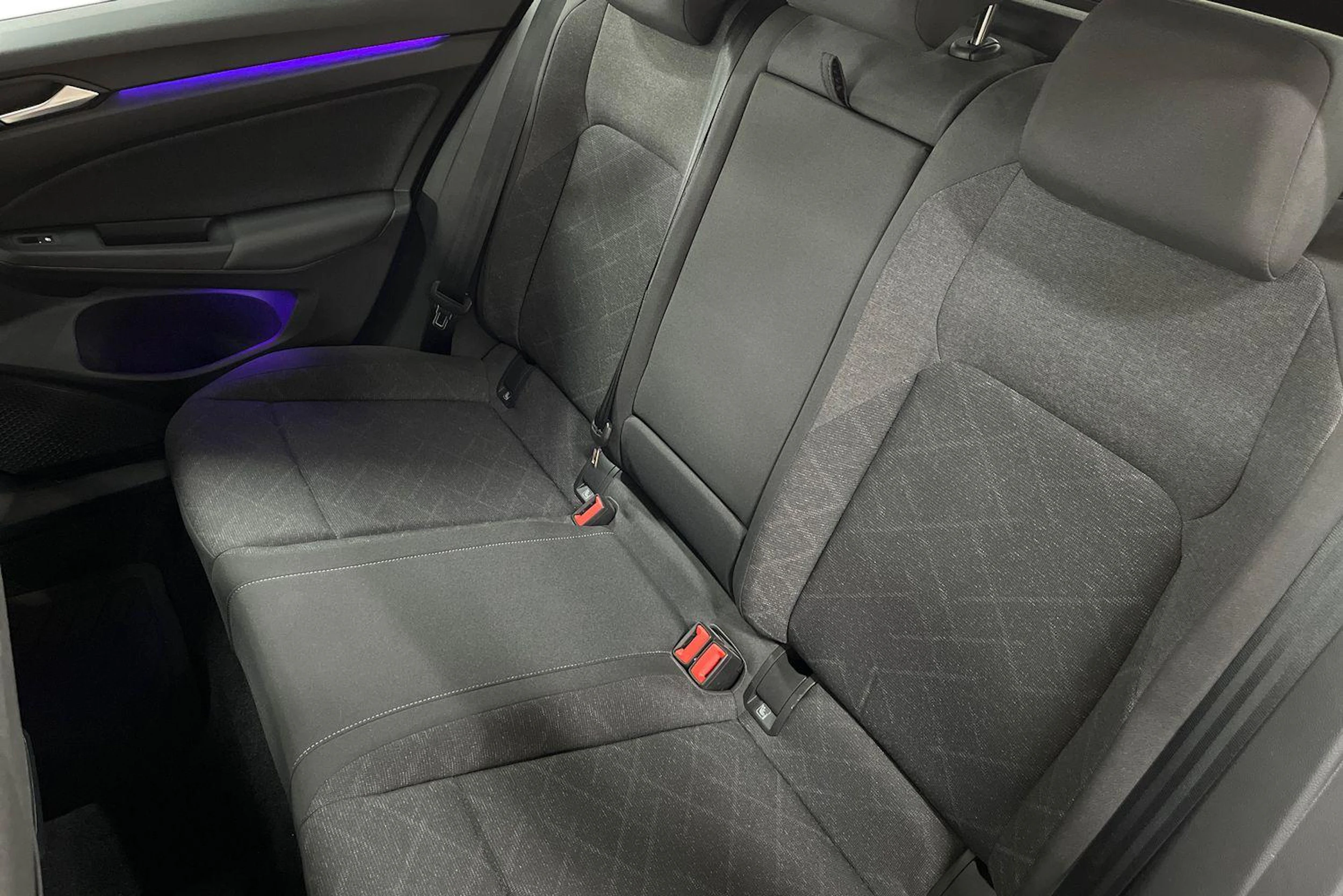 harmaa Volkswagen Golf 2024 kuva 11.