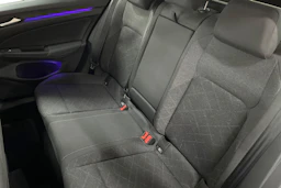 harmaa Volkswagen Golf 2024 kuva 11.