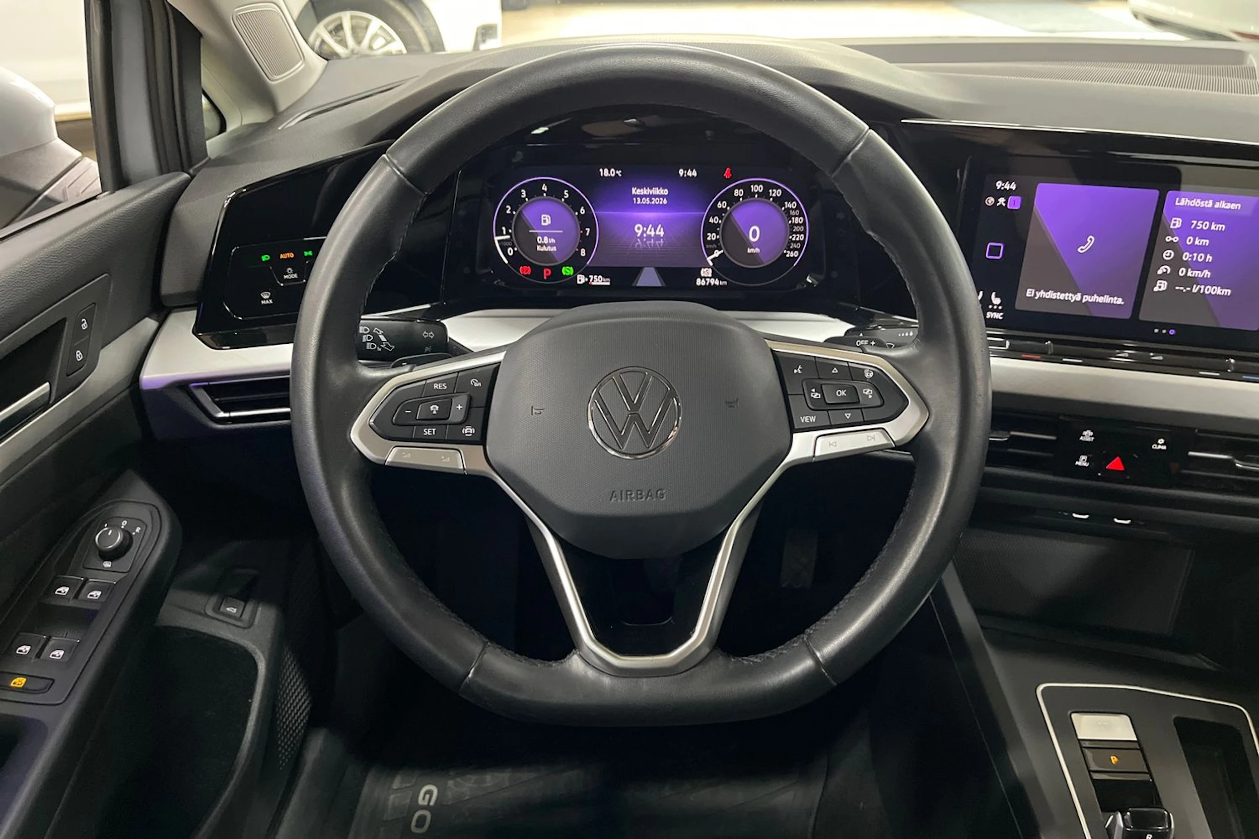 harmaa Volkswagen Golf 2024 kuva 20.