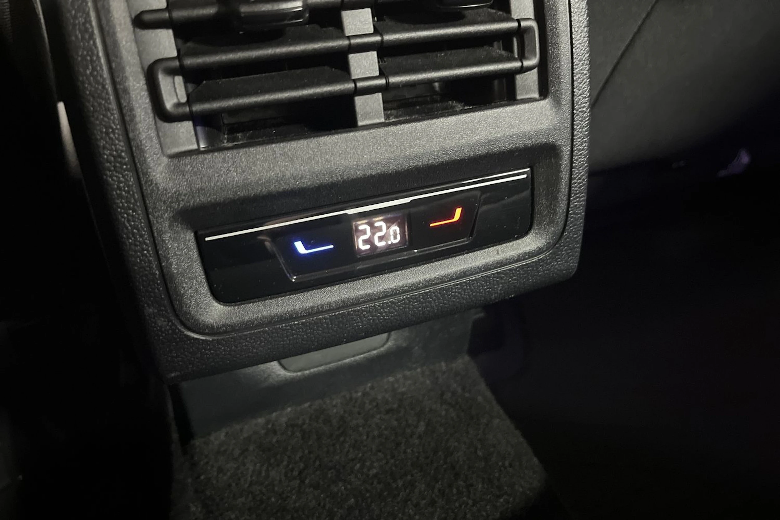 harmaa Volkswagen Golf 2024 kuva 21.