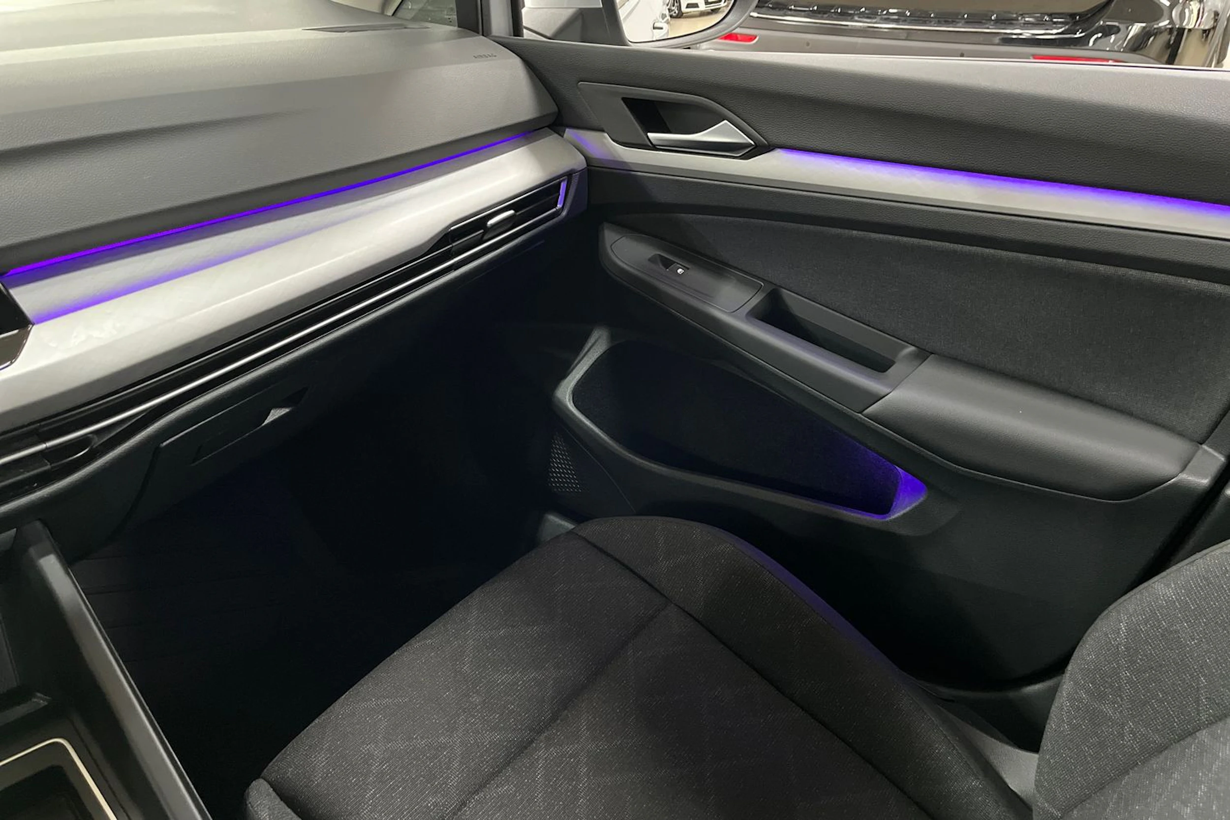 harmaa Volkswagen Golf 2024 kuva 23.