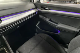 harmaa Volkswagen Golf 2024 kuva 23.