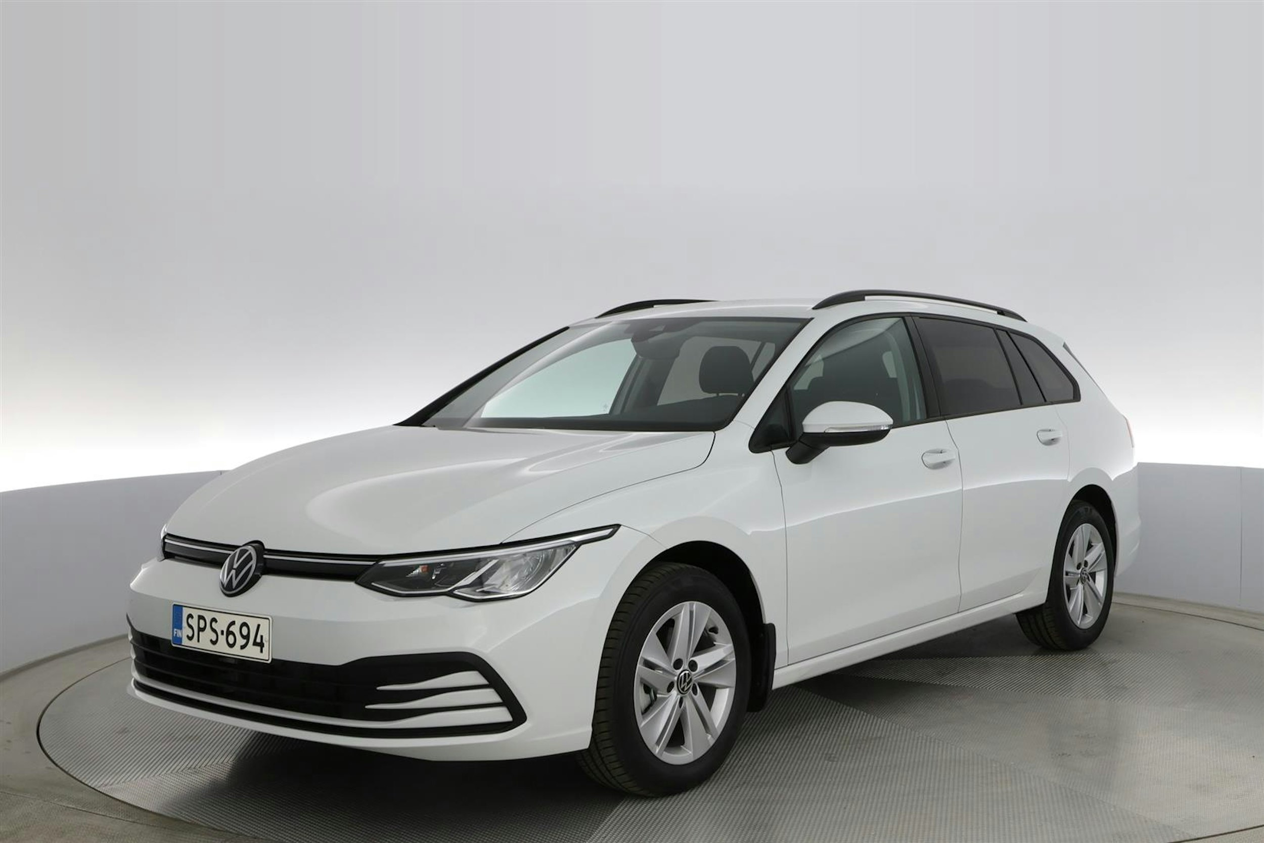 valkoinen Volkswagen Golf 2024 kuva 1.