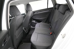 valkoinen Volkswagen Golf 2024 kuva 4.