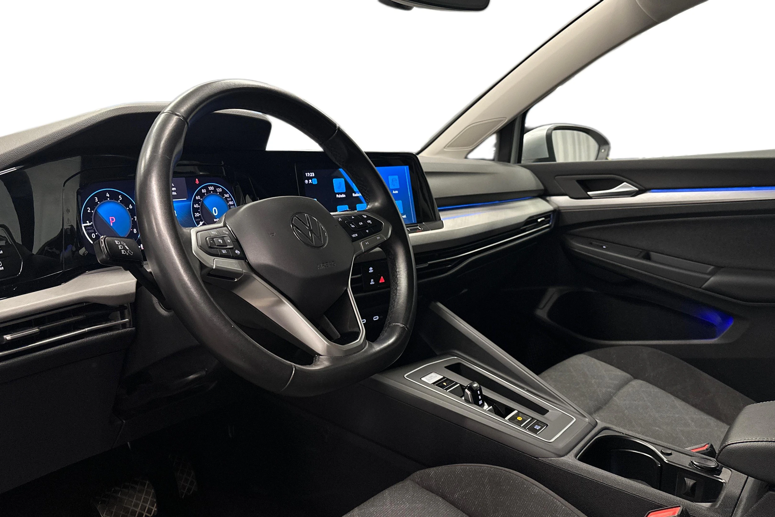 harmaa Volkswagen Golf 2024 kuva 6.