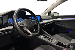 harmaa Volkswagen Golf 2024 kuva 6.