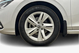 harmaa Volkswagen Golf 2024 kuva 9.