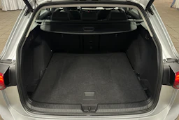harmaa Volkswagen Golf 2024 kuva 11.