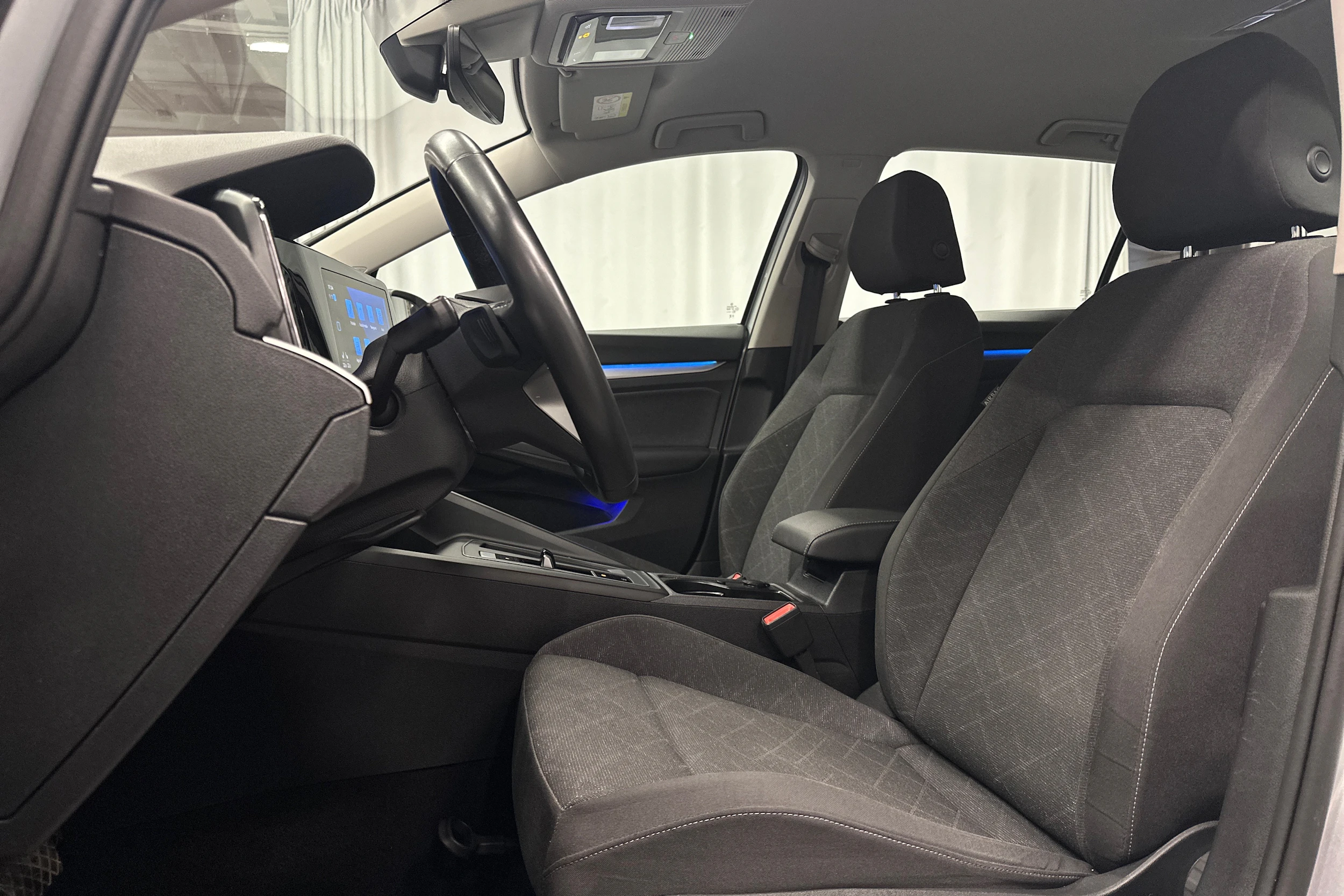 harmaa Volkswagen Golf 2024 kuva 14.