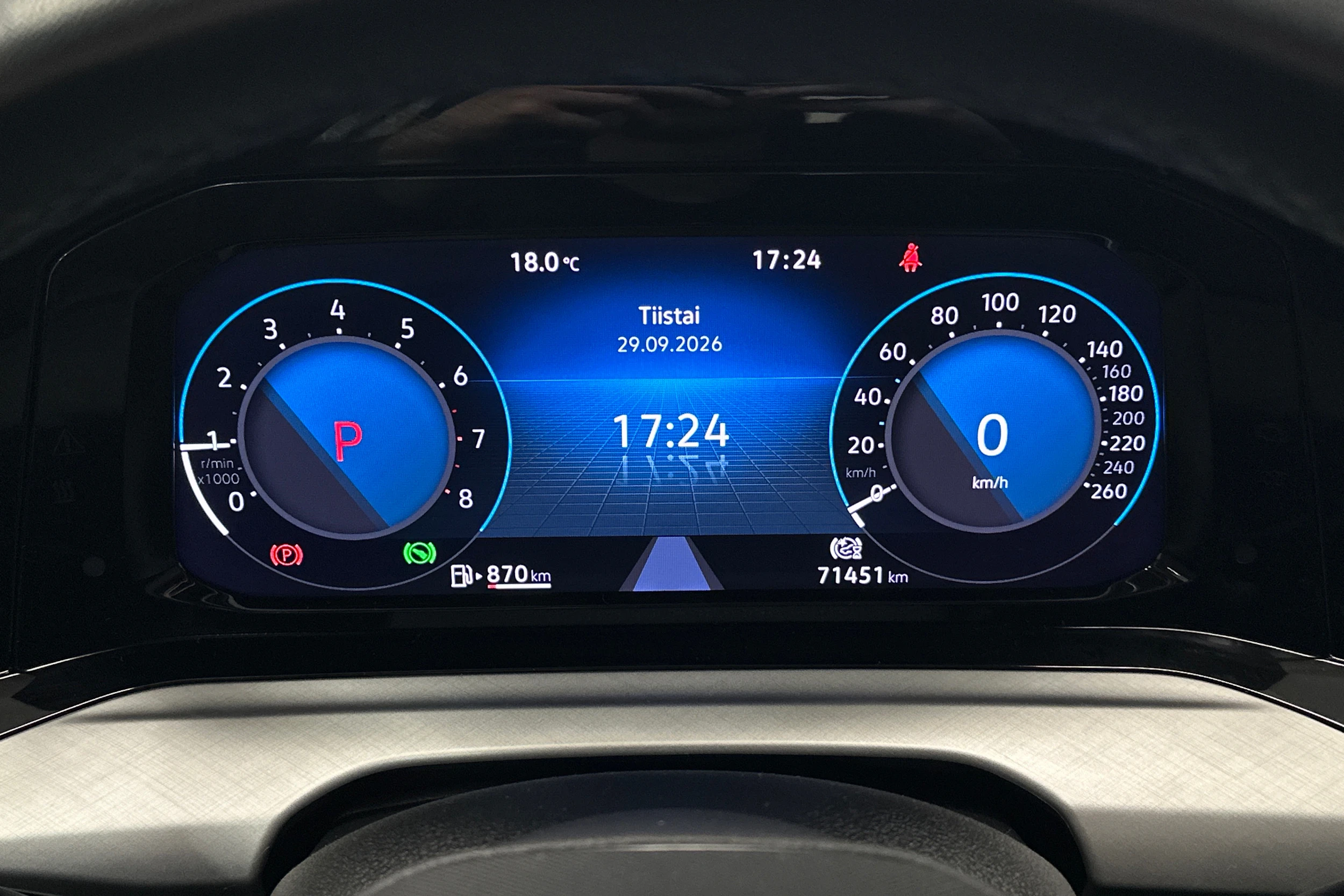 harmaa Volkswagen Golf 2024 kuva 18.