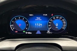 harmaa Volkswagen Golf 2024 kuva 18.