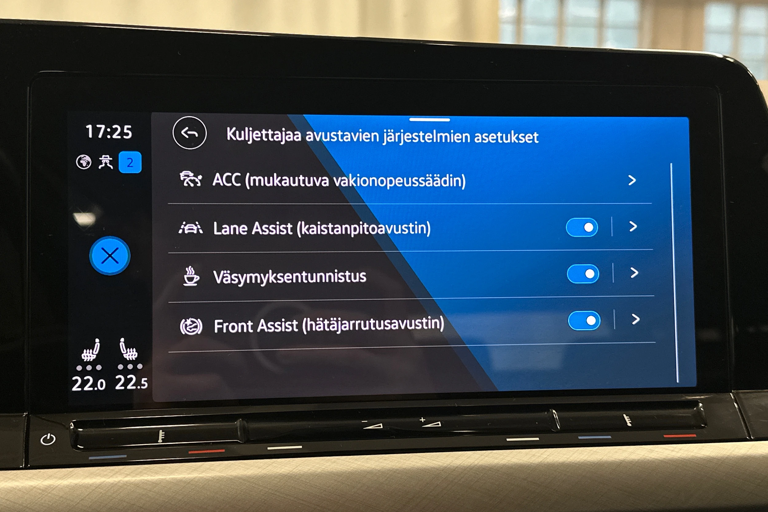 harmaa Volkswagen Golf 2024 kuva 21.