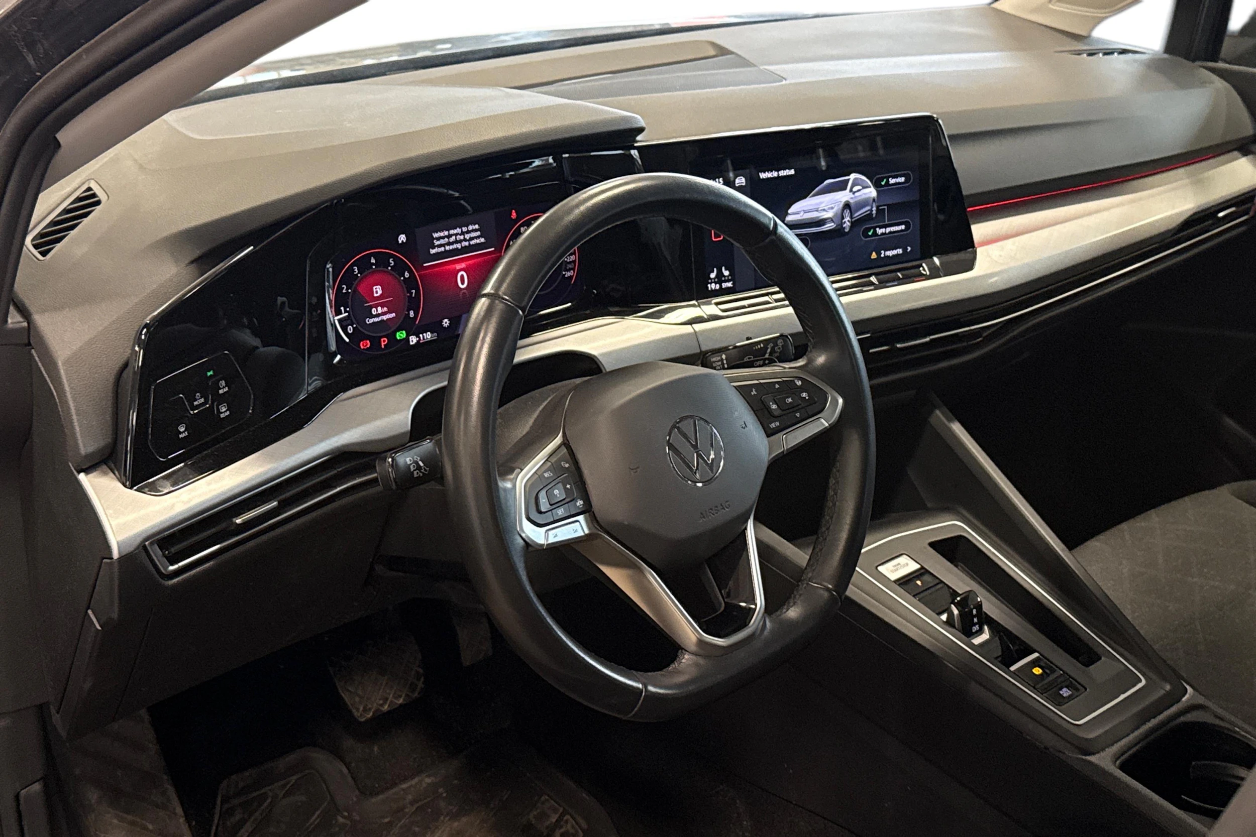 harmaa Volkswagen Golf 2024 kuva 3.