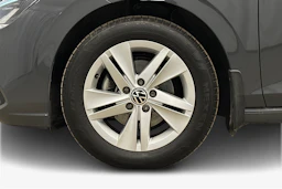 harmaa Volkswagen Golf 2024 kuva 9.