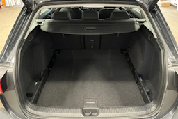 harmaa Volkswagen Golf 2024 kuva 11.