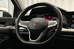 harmaa Volkswagen Golf 2024 kuva 15.