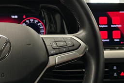 harmaa Volkswagen Golf 2024 kuva 17.