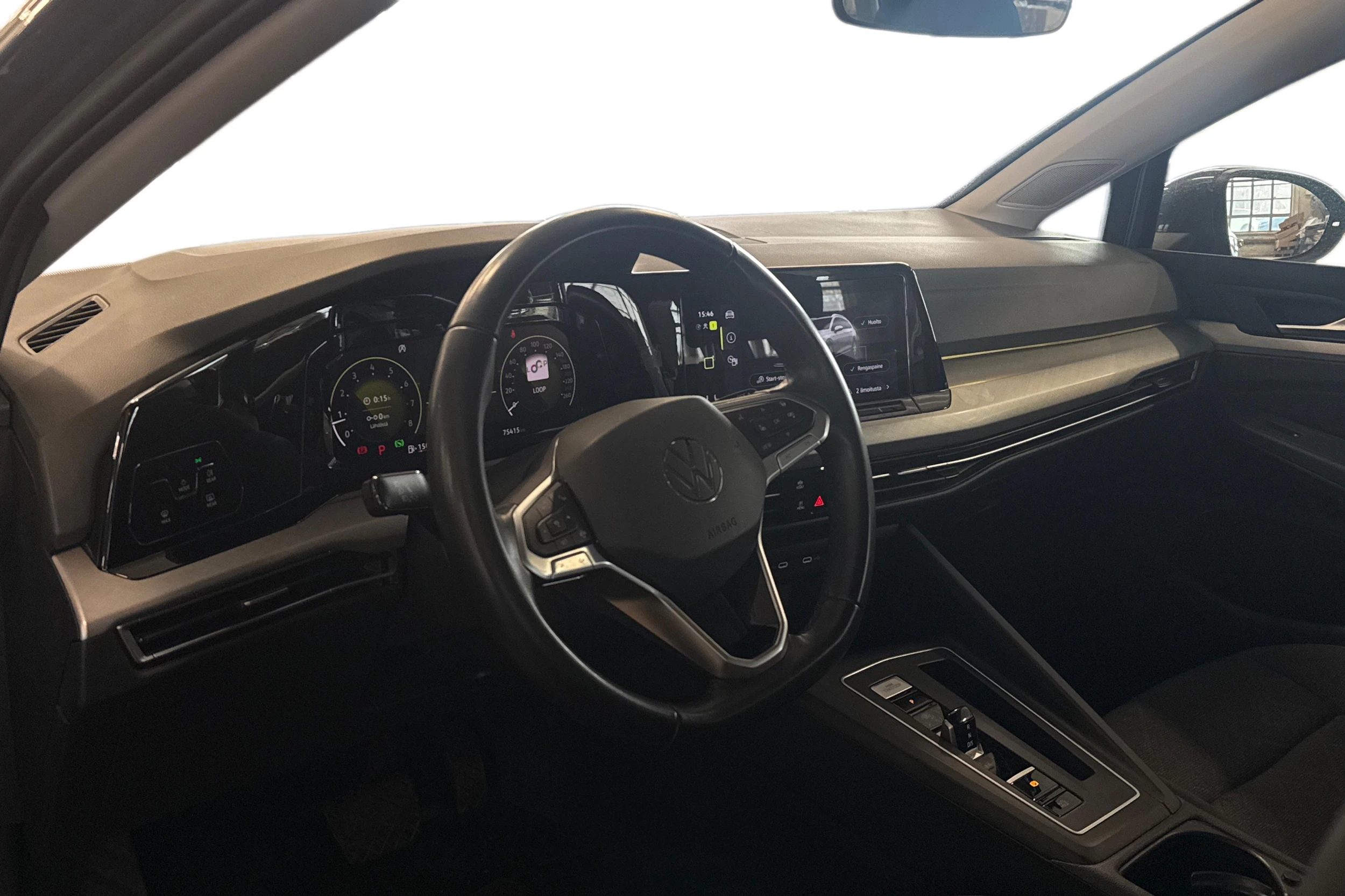 harmaa Volkswagen Golf 2024 kuva 3.