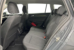 harmaa Volkswagen Golf 2024 kuva 11.