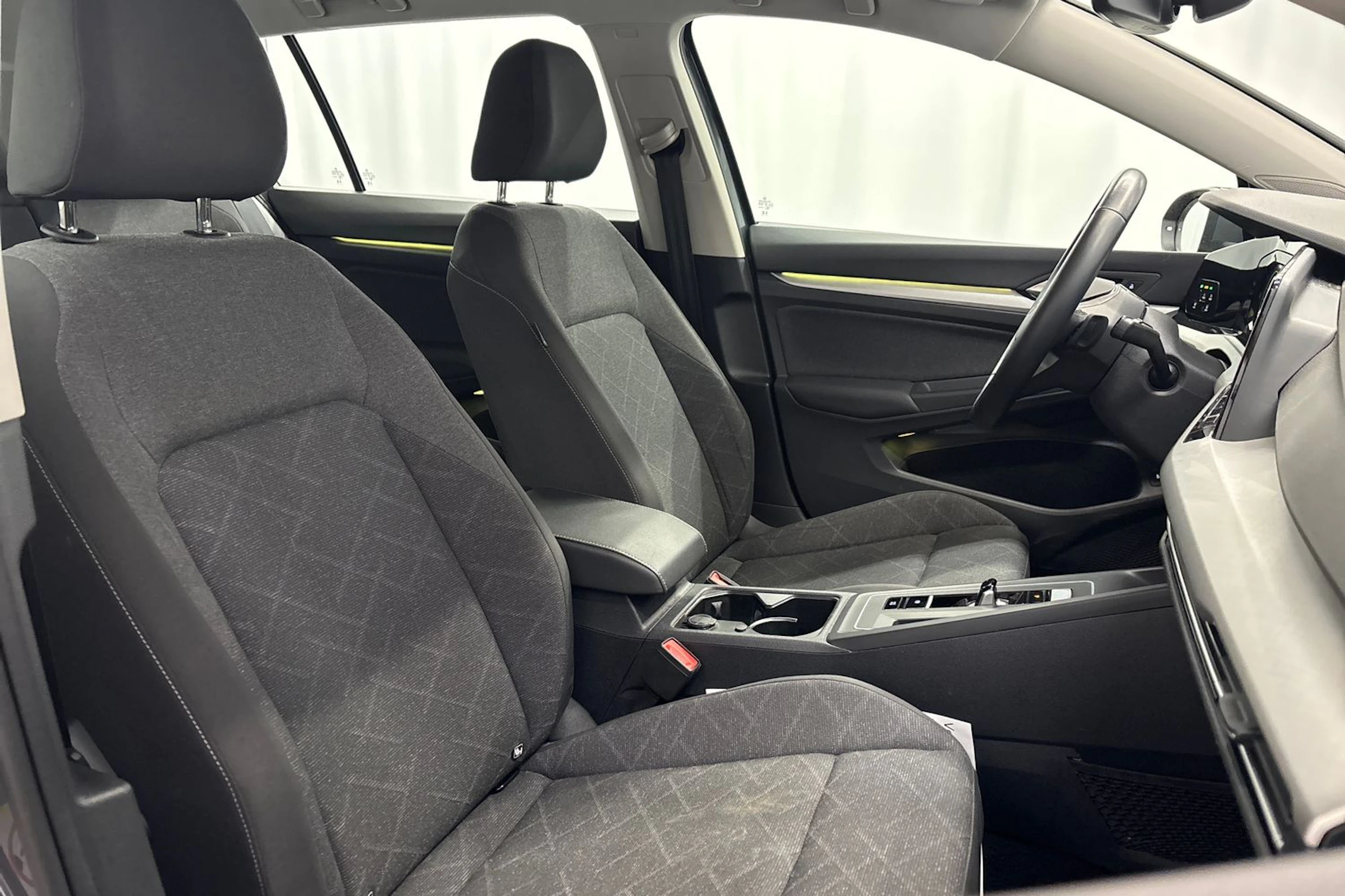 harmaa Volkswagen Golf 2024 kuva 15.