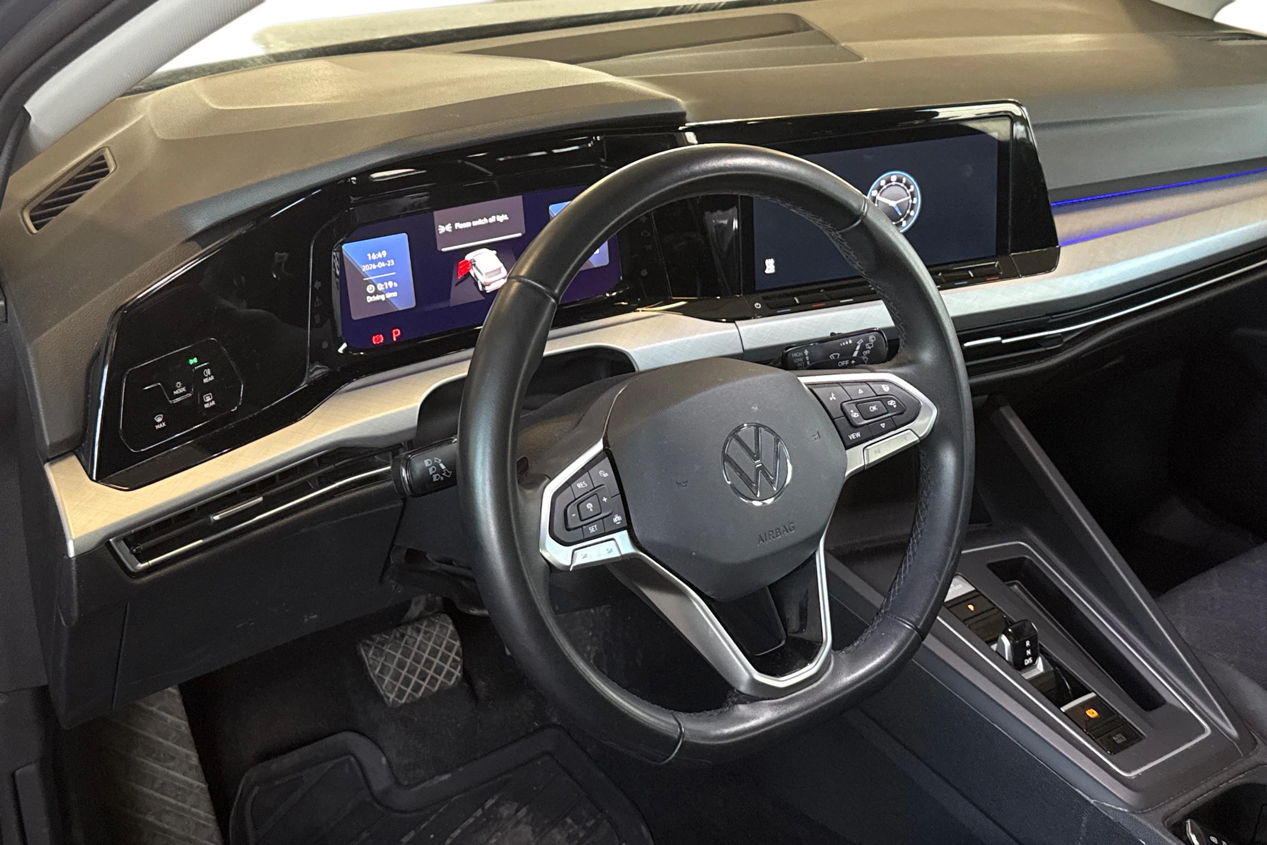 harmaa Volkswagen Golf 2024 kuva 3.