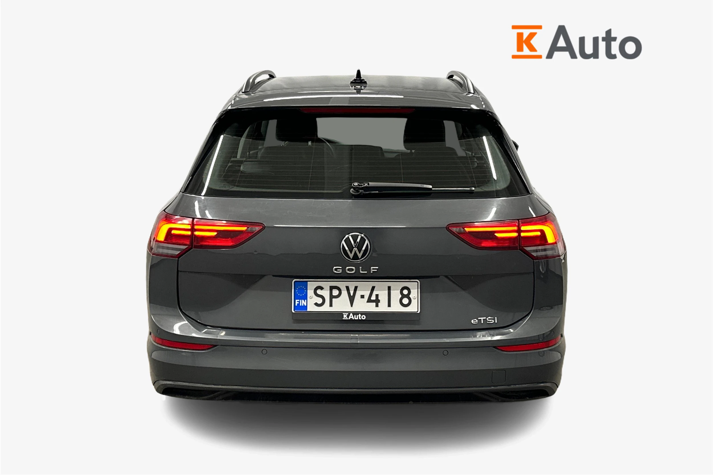 harmaa Volkswagen Golf 2024 kuva 4.